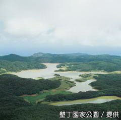南仁湖包括三大水域：中央水域、獨立南仁湖及南仁古湖 (又稱宜蘭潭)